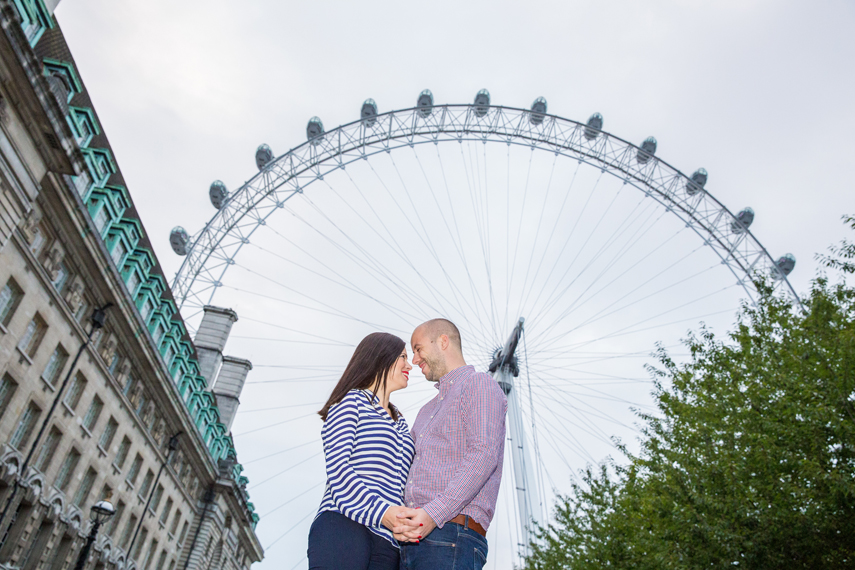 Photographer for pre-wedding photos with London landmarks